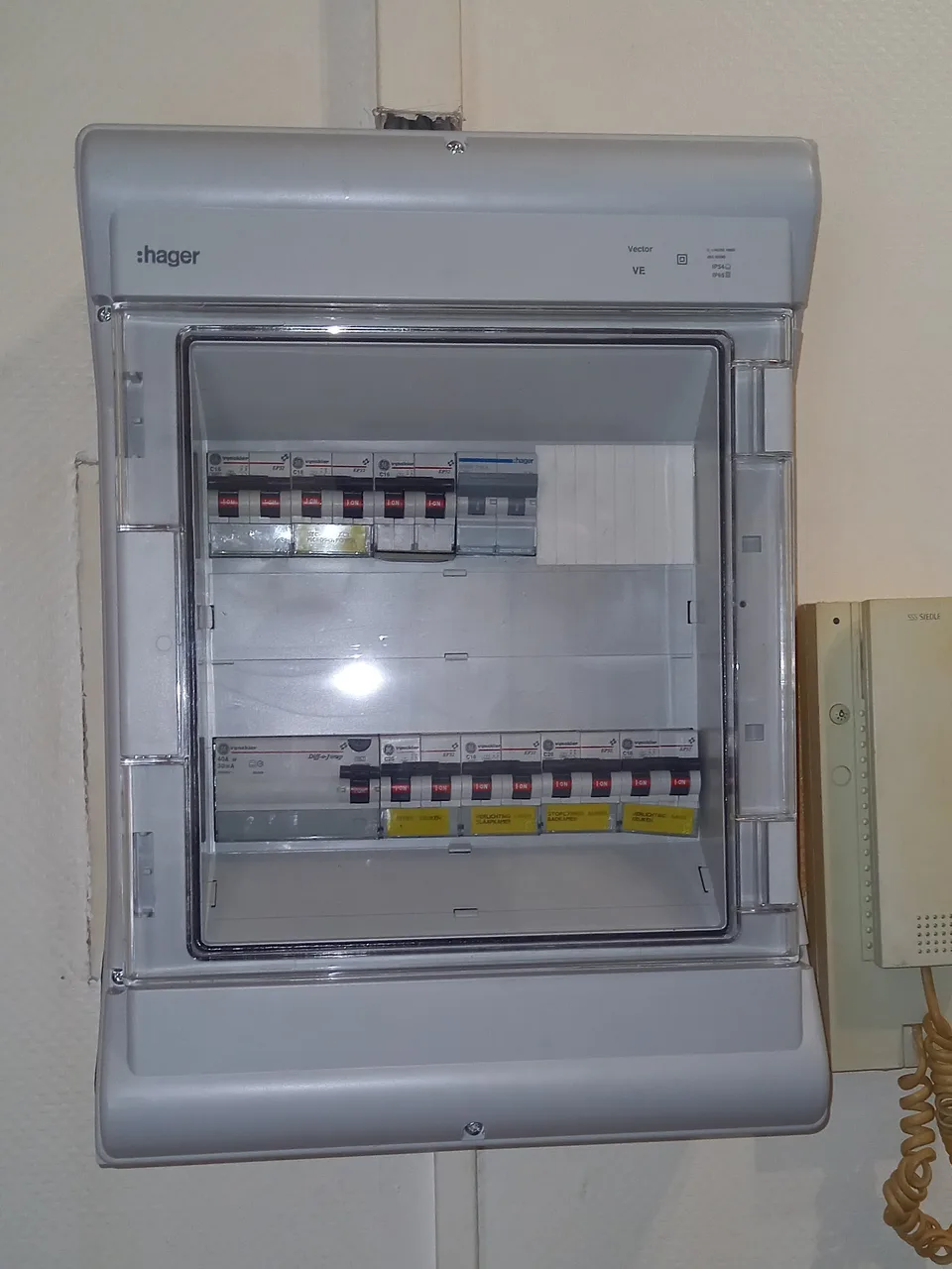 Coffret électrique mural